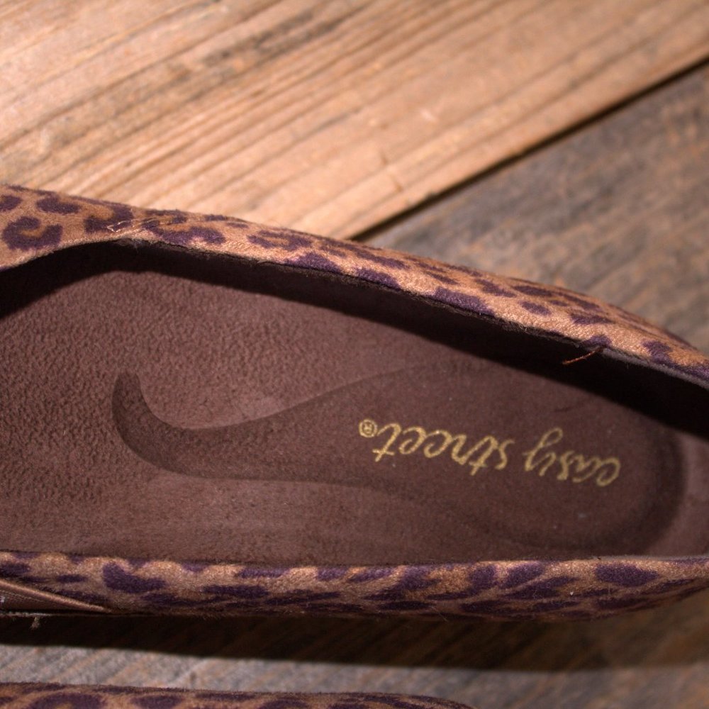 Easy Street Peace Leopard Super Suede NIB 7, 7.5, 8, 9 / Mediums and Narrows - Picture 4 of 14